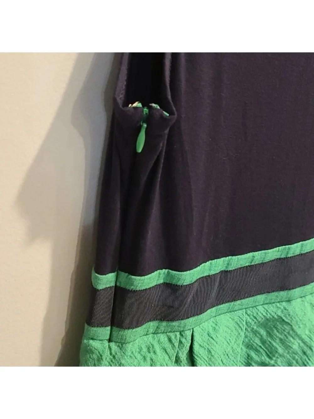 Bcbg Navy and Kelly Green sleeveless Midi dress with ruffled skirt